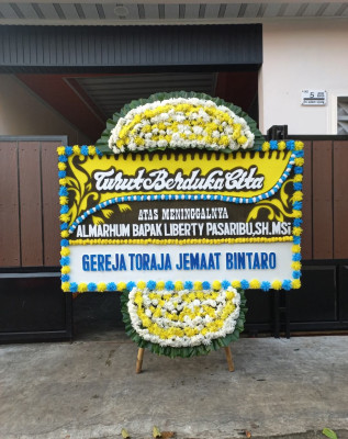 Papan Bunga Duka di Manggarai